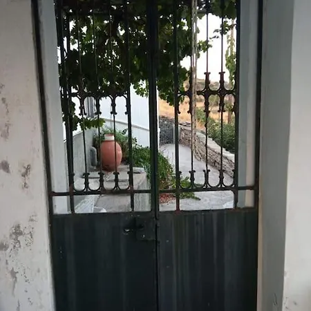 Veloni Andros Holiday home *
